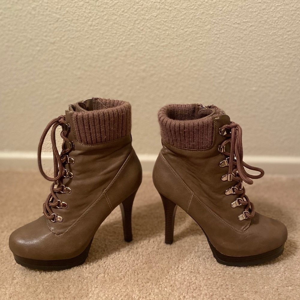 Jennifer Lopez Moritz Taupe Stiletto High Heel